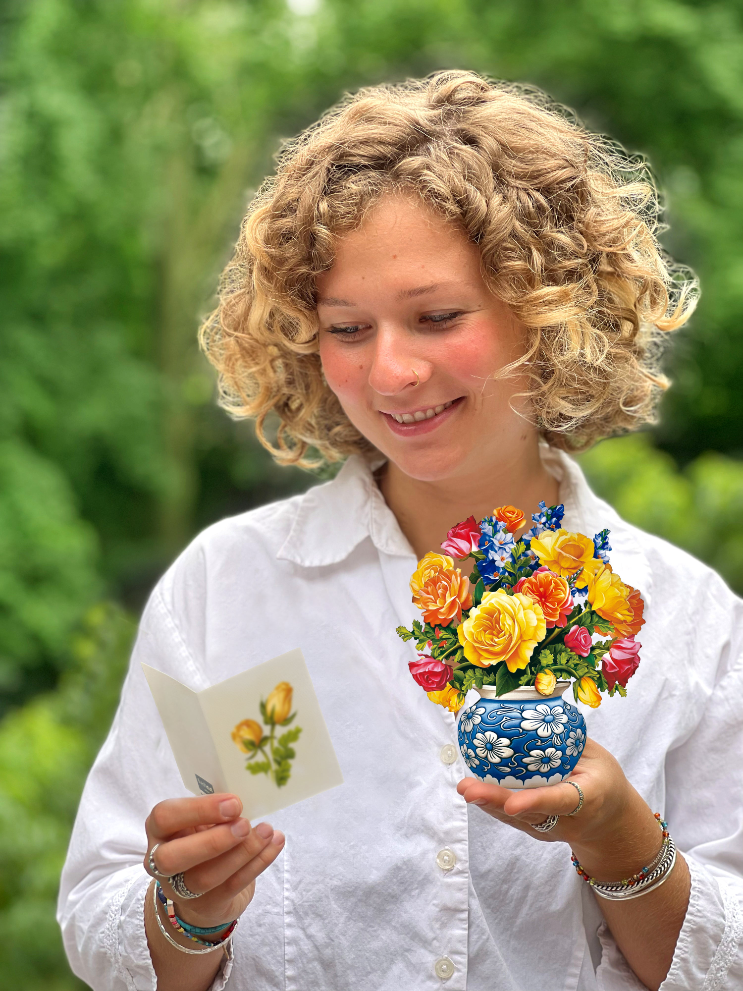 Freshcut paper sorbet rose mini bouquet with model